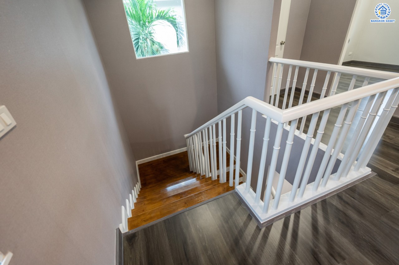 บ้านมือสองตกแต่งใหม่ ม.บางกอกบูเลอวาร์ด ราชพฤกษ์-พระราม5 เนื้อที่ 69 ตร.ว. บนสังคมคุณภาพ SC Asset* ฟังก์ชันพร้อม 3 ห้องนอน 4 ห้องน้ำ 1 ห้องแม่บ้าน จอดรถได้ 2 คัน บนทำเลติดถนนราชพฤกษ์ ใกล้วงเวียนพระรามห้า, ทางด่วนศรีรัช และเพียง 10 ถึงรถไฟฟ้า "สถานีบางรักใหญ่"